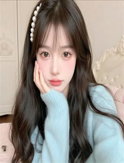 《故烧高烛照红妆》色彩运用解析：色调选择与情绪表达分析